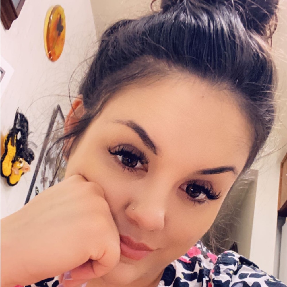 Meet your Posher, Lisa